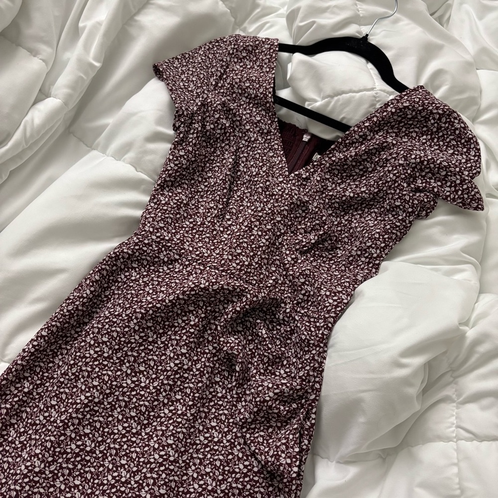 Abercrombie & Fitch Burgundy pattern ditzy floral v-neck short sleeve midi dress - Picture 9 of 11